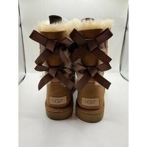 UGG women’s Bailey bow boot size 6